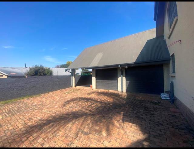 4 BEDROOM HOUSE FOR SALE IN AERORAND